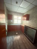 شقه غرفه وصاله  بلكونه حمام  مساحه واسعه العنوان الروضه قريب منشارع الشيخ عمار وشارع محمد بن زايد مباشر من مخرج دبي والشارقه/Apartment with one bedroom, a living room, a balcony, and a bathroom. Spacious. Address: Al Rawda, near Sheikh Ammar Street a : Image 5