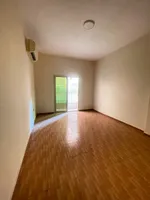 شقه غرفه وصاله  بلكونه حمام  مساحه واسعه العنوان الروضه قريب منشارع الشيخ عمار وشارع محمد بن زايد مباشر من مخرج دبي والشارقه/Apartment with one bedroom, a living room, a balcony, and a bathroom. Spacious. Address: Al Rawda, near Sheikh Ammar Street a : Image 2