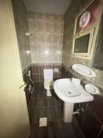 شقه غرفه وصاله  بلكونه حمام  مساحه واسعه العنوان الروضه قريب منشارع الشيخ عمار وشارع محمد بن زايد مباشر من مخرج دبي والشارقه/Apartment with one bedroom, a living room, a balcony, and a bathroom. Spacious. Address: Al Rawda, near Sheikh Ammar Street a : Image 3