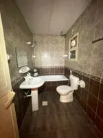 شقه غرفه وصاله  بلكونه حمام  مساحه واسعه العنوان الروضه قريب منشارع الشيخ عمار وشارع محمد بن زايد مباشر من مخرج دبي والشارقه/Apartment with one bedroom, a living room, a balcony, and a bathroom. Spacious. Address: Al Rawda, near Sheikh Ammar Street a : Image 4