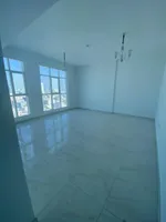 شقه غرفتين  وصاله  بلكونه حمام  مساحه واسعه العنوان الكورنيش قريب مندوار السفينه ودوار فيرونا امباشر علي محمد بن زايد مباشر  مخرج دبي والشارقه//Two-bedroom apartment with a living room, a balcony, and a bathroom. Spacious area. Address: Al Corniche,  : Image 4