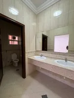 فيلا طابقين للايجار في العين عشارج قرب مستشفى توام : Image 4