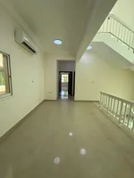 فيلا طابقين للايجار في العين عشارج قرب مستشفى توام : Image 3