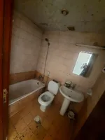 شقه  غرفة وصاله ومطبخ وحمام  مساحه واسعه العنوان النعيميه قريب في عجمان قريبه  علي محمد بن زايد مباشر  مخرج دبي والشارقه//Apartment with one bedroom, a hall, a kitchen, and a bathroom, spacious, located in Al Nuaimiyah, close to Ajman, directly on Mo : Image 2