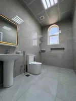 🔅للايجار فيلا طابقين  اول ساكن شامل  مستقلة في العين زاخر ام القطا قرب روضة زاخر مولفة  
 من 5 غرف : Image 5