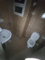 شقه  غرفه وصاله ومطبخ وحمام  مساحه واسعه  و العنوان الراشيديه قريب  من ابراج الاواينت وميدل ايست عجمان قريبه  علي محمد بن زايد مباشر  مخرج دبي والشارقه//A spacious apartment with one bedroom, a living room, a kitchen, and a bathroom. The address is A : Image 4