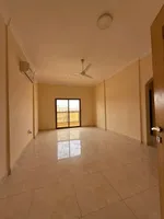 للإيجار شقة غرفة و صالة ببلكونة 2 حمام في عجمان الروضة 2 شارع شيخ عمار سهل المخرج للدبي : Image 1