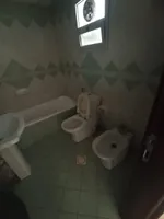 شقة غرفتين  صالة، مطبخ، 2 حمام، وتكييف مركزي في عجمان. العنوان: الراشيديه قريبة من شارع المينا محمد بن زايد، مباشرة من مخرج دبي والشارقة.//Two-bedroom apartment with a living room, kitchen, 2 bathrooms, and central air conditioning in Ajman. Address: : Image 5