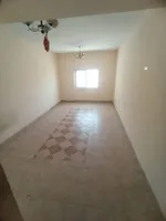 شقة غرفتين  صالة، مطبخ، 2 حمام، وتكييف مركزي في عجمان. العنوان: الراشيديه قريبة من شارع المينا محمد بن زايد، مباشرة من مخرج دبي والشارقة.//Two-bedroom apartment with a living room, kitchen, 2 bathrooms, and central air conditioning in Ajman. Address: : Image 1