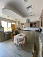 للبيع فيلا فخمة في الشارقة تقع في منطقة تلال زون C سرداب + أرضي + أول ملبسه في الحجر موقع استراتيجي مقابل الحديقة ومجاور للخدمات العامة : Image 4