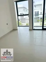 للبيع  فيلا 5 غرف نوم في أجمل مكان (واجهة الشاطئ) في الشارقة : Image 4