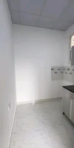 An unfurnished studio : Image 3