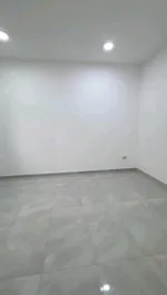 An unfurnished studio : Image 6