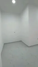 An unfurnished studio : Image 7