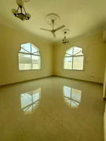 For rent a villa in the Emirate of Sharjah in the Tarfa area consisting of 4 bedrooms, a maid's room, an outdoor kitchen and an external extension consisting of master bedrooms, a hall and a car umbrella. The land area is 8000 square feet. 120 thousa : Image 3