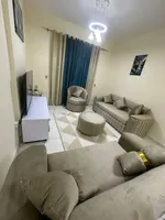 Two rooms and a furnished hall : Image 2