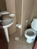 للايجار السنوي شقة غرفه وصاله مع بلكونه 2 حمام : Image 8