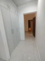 للايجار السنوي شقة غرفه وصاله بمدينه خليفه ا : Image 1