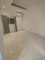 للايجار السنوي شقة غرفه وصاله بمدينه خليفه ا : Image 3