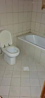 Two rooms and a hall with a balcony, 2 bathrooms, Al Jerf 3, opposite the university : Image 5