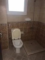 🏡 شقة رائعة ومناسبة للعائلات في بناية جديدة وموقع مميز ومرافق متكاملة✨ : Image 3