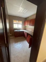 للايجار شقه لقطه غرفتين وصاله  بشارع الشيخ عمارالرئيسي  الروضه 28 الف فقط حصرا عائلات : Image 1