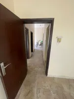 للايجار شقه لقطه غرفتين وصاله  بشارع الشيخ عمارالرئيسي  الروضه 28 الف فقط حصرا عائلات : Image 2