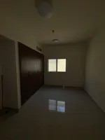 A room and a hall with a balcony, 2 bathrooms, and a private park in the kindergarten area behind the Hamdiya police station : Image 3