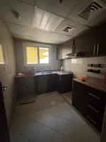 A room and a hall with a balcony, 2 bathrooms, and a private park in the kindergarten area behind the Hamdiya police station : Image 4