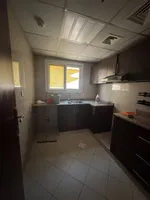 A room and a hall with a balcony, 2 bathrooms, and a private park in the kindergarten area behind the Hamdiya police station : Image 5