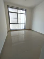 غرفتين وصاله مع تكييف مجانى وباركن مجانى مع بلكونه 3 حمام على الكورنيش عجمان : Image 1