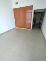 غرفتين وصاله مع تكييف مجانى وباركن مجانى مع بلكونه 3 حمام على الكورنيش عجمان : Image 2