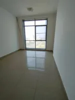 غرفتين وصاله مع تكييف مجانى وباركن مجانى مع بلكونه 3 حمام على الكورنيش عجمان : Image 4