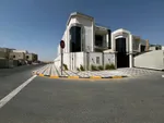 New villa for the first resident at the corner of two streets, Qar Al Zahia, Ajman : Image 1