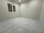 Apartment for rent in Abu Dhabi, the new city of Riyadh 
It consists of
2 rooms 
1 hall 
kitchen 
3 toilets
Installed air conditioners 
All services are available on site 
Including water bills, electricity and net 
For annual rent 32,000 dirhams : Image 6