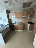 Two rooms and a hall with a balcony, 3 bathrooms, City Tower : Image 6