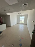 Two rooms and a hall with a balcony, 3 bathrooms, City Tower : Image 7