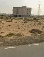 On Emirates Street, crossing 2, residential and investment land, buildings g+3 : Image 7