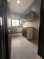 شقه غرفتين وع حماميين وبلكون للايجار السنوي بمنطقه البستان  امام مركز شرطه المدينه : Image 3