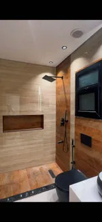 للبيع فيلا في منطقة الزاهية   شامل رسوم التسجيل والتمليك  شامل الكهرباء والماء   شامل التكييف   شارع قار وسكة تكييف مركزي   سستم كمرات جاهز في الفيلا  سستم انتركوم   ساوند سستم لكامل لفيلا  واي فاي مجهز بلكامل  حديقة معلقة   مكيفات مركزية جاهزة   ادو : Image 2