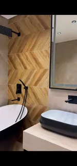 للبيع فيلا في منطقة الزاهية   شامل رسوم التسجيل والتمليك  شامل الكهرباء والماء   شامل التكييف   شارع قار وسكة تكييف مركزي   سستم كمرات جاهز في الفيلا  سستم انتركوم   ساوند سستم لكامل لفيلا  واي فاي مجهز بلكامل  حديقة معلقة   مكيفات مركزية جاهزة   ادو : Image 3