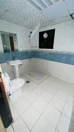 شقه 3غرف وصاله مع 3حمام وبلكون للايجار السنوي بالنعيميه 3 : Image 4