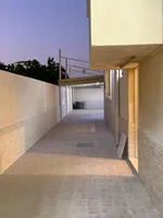 فيلا للايجار زاوية شارع وسكة مساحة واسعة 5غرف نوم مع غرفة طعام : Image 2