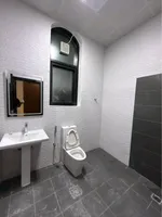 شقه راقيه ثلاث غرف وصاله أول ساكن للإيجار في مدينة الرياض جنوب الشامخه موقع متميز : Image 3