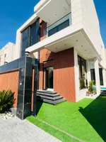 Villa for Sale in Al Bahia

Spacious villa featuring 4 master bedrooms a large hall majlis two kitchens with dining area : Image 2