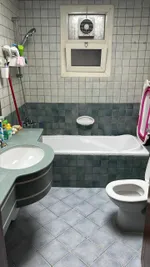 🏠فرصة بيع مميزة جداً حق السكن او الاستثمار
للبيع شقة في امارة الشارقه منطقه التعاون مميز  تبعد مسافه دقيقتين عن دبي مساحتها1200قدم .....  

🛏️تتكون من غرفتين وصاله منهم غرفه ماستر 
🧑‍🍳مطبخ 
🛁حمام ضيوف ك+ صاله كبيره  
🅿️معها 1 بركنج 

موقع ممتاز واطلا : Image 8