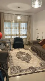 🏠فرصة بيع مميزة جداً حق السكن او الاستثمار
للبيع شقة في امارة الشارقه منطقه التعاون مميز  تبعد مسافه دقيقتين عن دبي مساحتها1200قدم .....  

🛏️تتكون من غرفتين وصاله منهم غرفه ماستر 
🧑‍🍳مطبخ 
🛁حمام ضيوف ك+ صاله كبيره  
🅿️معها 1 بركنج 

موقع ممتاز واطلا : Image 2