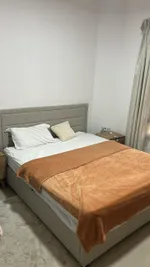 🏠فرصة بيع مميزة جداً حق السكن او الاستثمار
للبيع شقة في امارة الشارقه منطقه التعاون مميز  تبعد مسافه دقيقتين عن دبي مساحتها1200قدم .....  

🛏️تتكون من غرفتين وصاله منهم غرفه ماستر 
🧑‍🍳مطبخ 
🛁حمام ضيوف ك+ صاله كبيره  
🅿️معها 1 بركنج 

موقع ممتاز واطلا : Image 4