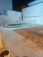 فيلا فاخرة للإيجار السنوي - الرميلة3 عجمان سكن راقي قريب من البحر في موقع مميز الموقع الرميلة - صف ثاني من كورنيش عجمان عدد الغرف 5 غرف نوم 2 غرف ماستر الصالات صالة واسعة المطابخ 2 مطبخ مجهزين المسبح مسبح خاص مواقف سيارات متوفرة مساحات واسعة ومناسبة  : Image 2