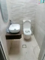 فيلا فاخرة للإيجار السنوي - الرميلة3 عجمان سكن راقي قريب من البحر في موقع مميز الموقع الرميلة - صف ثاني من كورنيش عجمان عدد الغرف 5 غرف نوم 2 غرف ماستر الصالات صالة واسعة المطابخ 2 مطبخ مجهزين المسبح مسبح خاص مواقف سيارات متوفرة مساحات واسعة ومناسبة  : Image 3